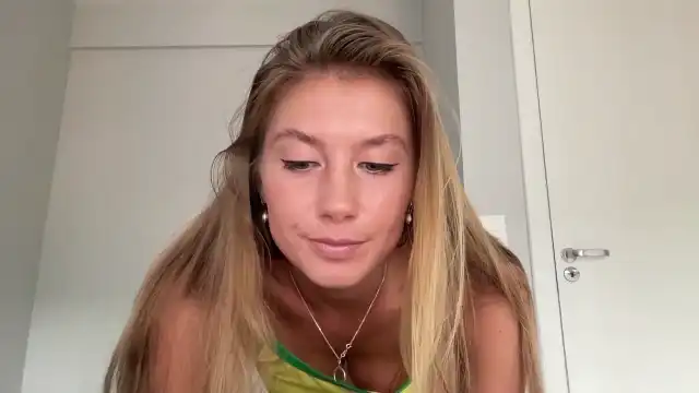 Surfgirls – Myfreecams Recorded Cam Show – 2025-07-07 07:30:52
