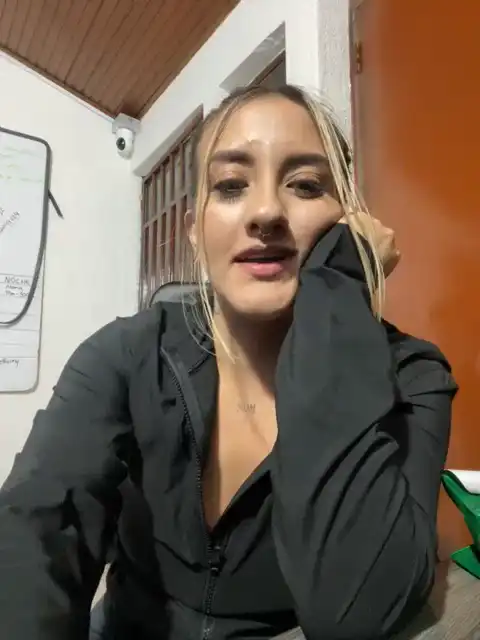 Daniellaspinelly – Xlovecam Recorded Cam Show – 2025-10-25 00:24:02