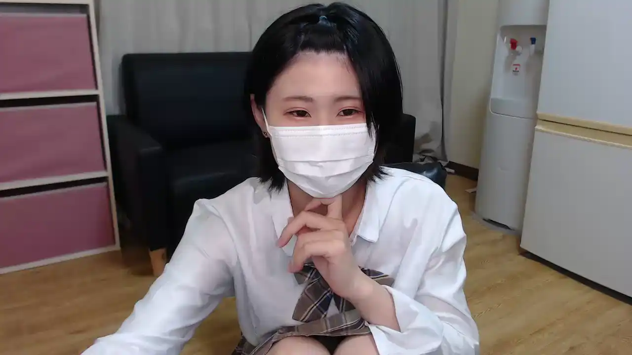 Yuzuiui – Sakuralive Recorded Cam Show – 2025-08-28 14:43:43