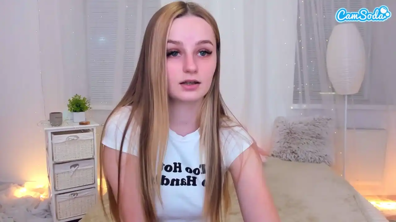 Emillyyy – Camsoda Recorded Cam Show – 2025-10-06 10:32:59