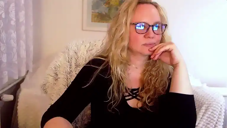 Lauraskyx – Streamate Recorded Cam Show – 2026-07-12 13:00:29