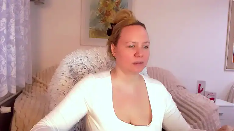 Lauraskyx – Streamate Recorded Cam Show – 2026-07-21 05:43:25