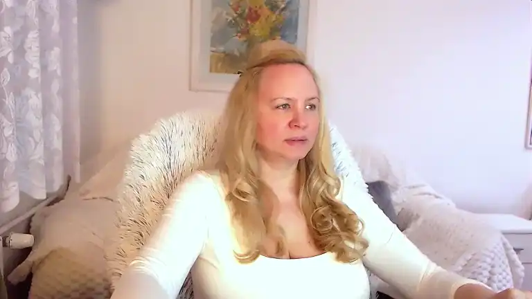 Lauraskyx – Streamate Recorded Cam Show – 2025-04-06 21:32:17