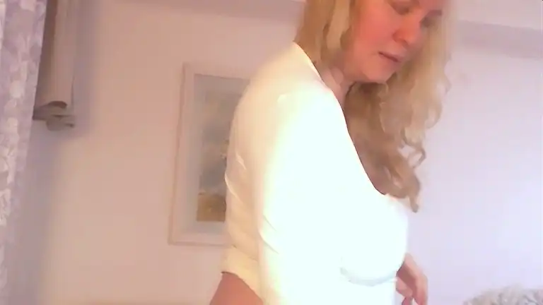 Lauraskyx – Streamate Recorded Cam Show – 2026-01-08 08:23:26