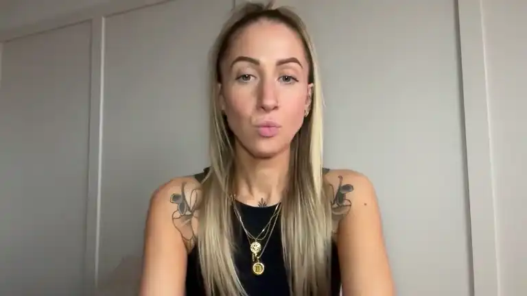 Prettygreeneyesuk – Streamate Recorded Cam Show – 2025-12-17 16:43:41