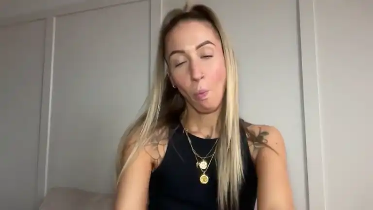 Prettygreeneyesuk – Streamate Recorded Cam Show – 2026-04-25 17:12:10