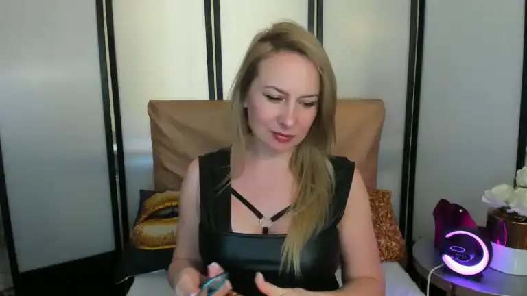 Latoyasensual – Streamate Recorded Cam Show – 2026-02-24 19:30:27
