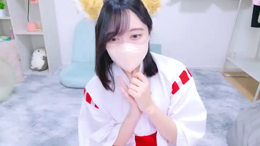 Yurie_ – Stripchat Recorded Cam Show – 2025-12-16 08:37:07