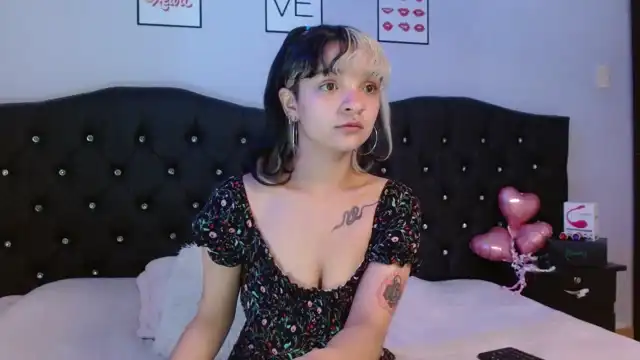 Sophiehoffman – Xlovecam Recorded Cam Show – 2026-07-27 22:19:15