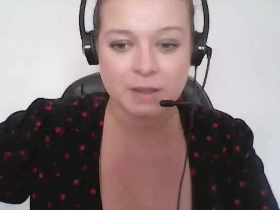 Naughtywifeuk – Streamate Recorded Cam Show – 2025-05-30 16:43:49
