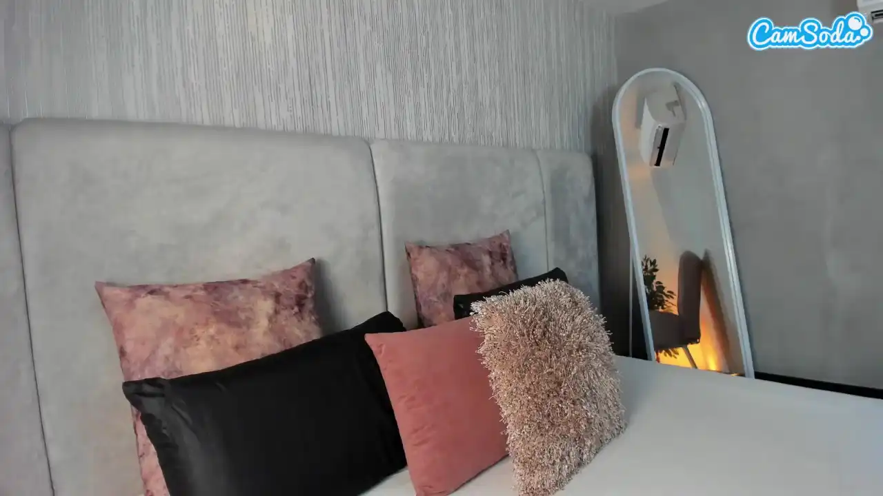 Lauracriistina – Camsoda Recorded Cam Show – 2025-12-26 22:04:37