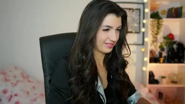 Julia_roca – Myfreecams Recorded Cam Show – 2026-07-15 03:54:40